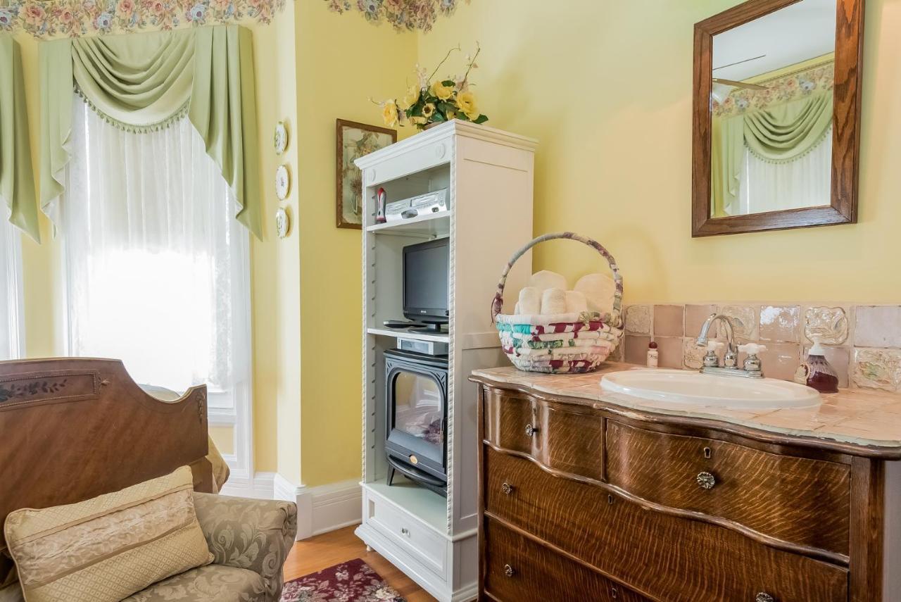 Bed and Breakfast Kingsley House Fennville Екстер'єр фото